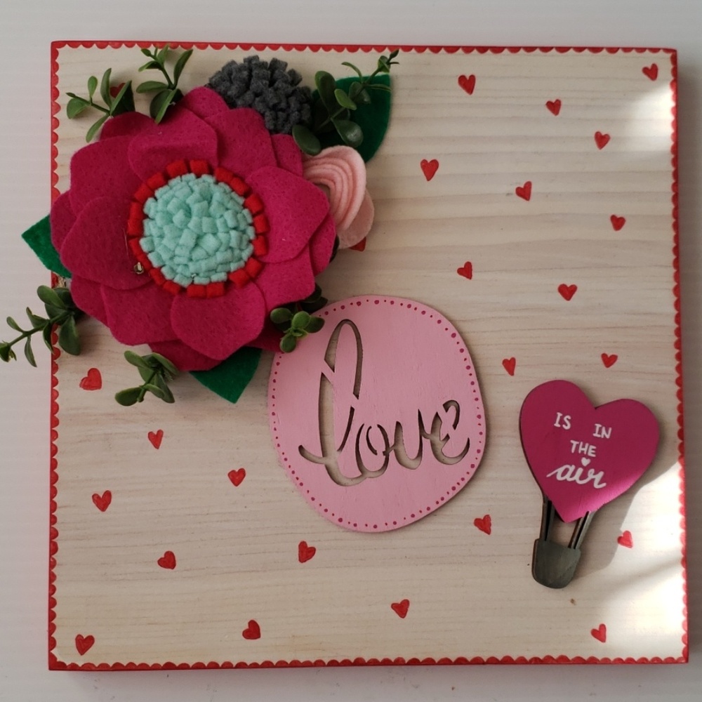 New New New Love is in the air wood sign 💗💗💖